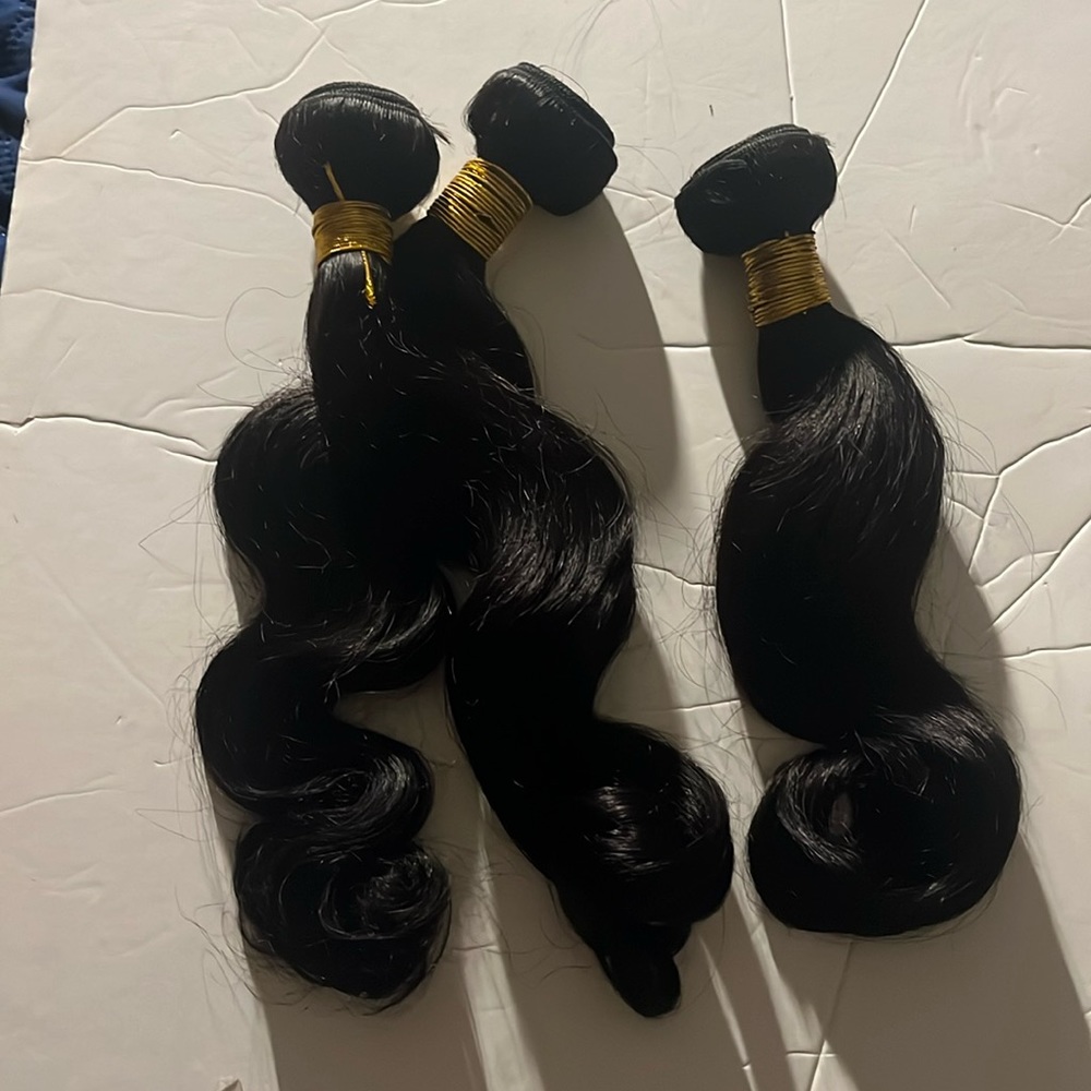 Hair Bundles 3 loose body wave. 20,22,24,26 inch. can be dyed and straightened